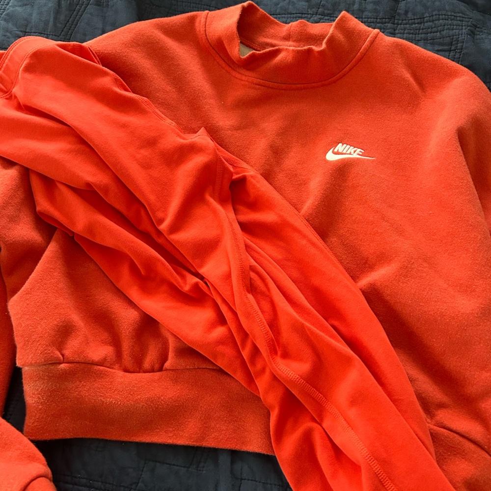 Nike crewneck sweatshirt and leggings matching set